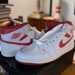 BRAND NEW - AIR JORDAN 1 MID SE - WHITE/LOBSTER-DUNE RED-SAIL -BLUE LACES - NIKE